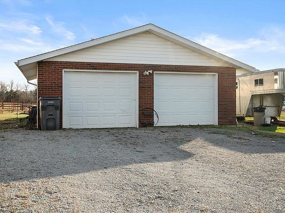 3rd image of 205 W Boundary Rd