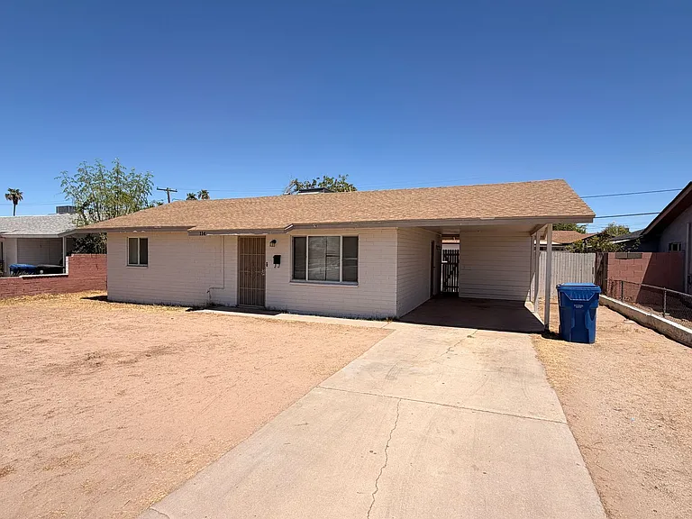 114 W Riley Dr — Photo 1