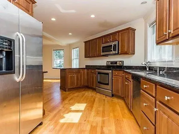 35 Hiawatha Ave, Waltham, MA 02451