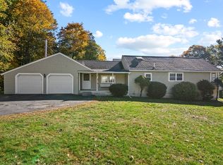 8 Mockingbird Hill Rd, Amesbury, MA 01913