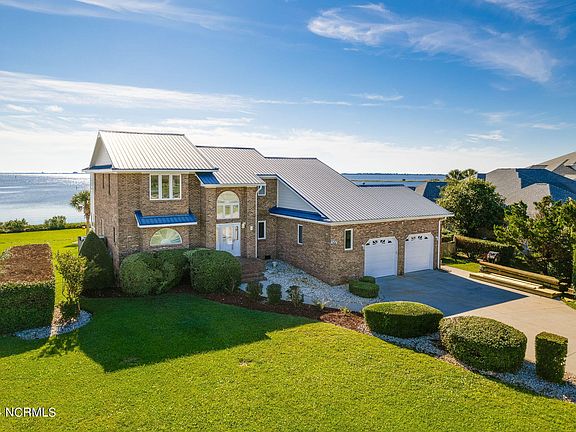 4th image of 517 Blue Heron Drive