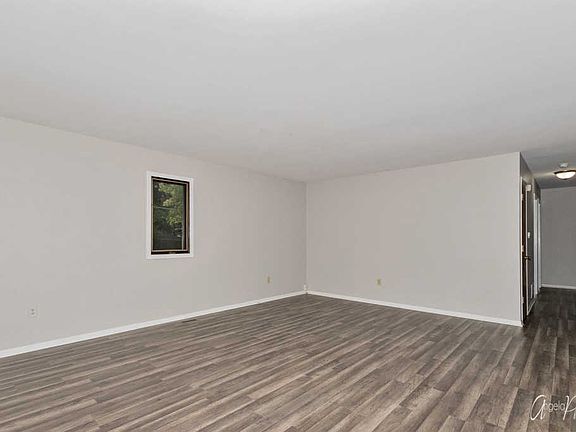 4th image of 2923 Ezra Ave