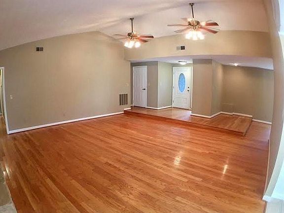 4th image of 4041 Cripple Creek Dr
