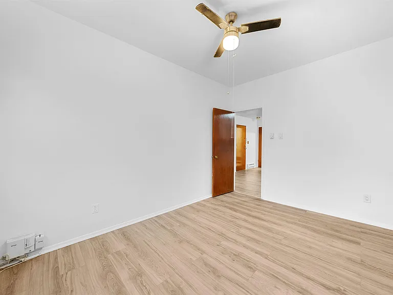 40 W 52nd St #1F — Photo 6