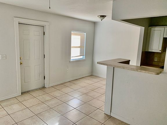 4th image of 2038 19th Ave W