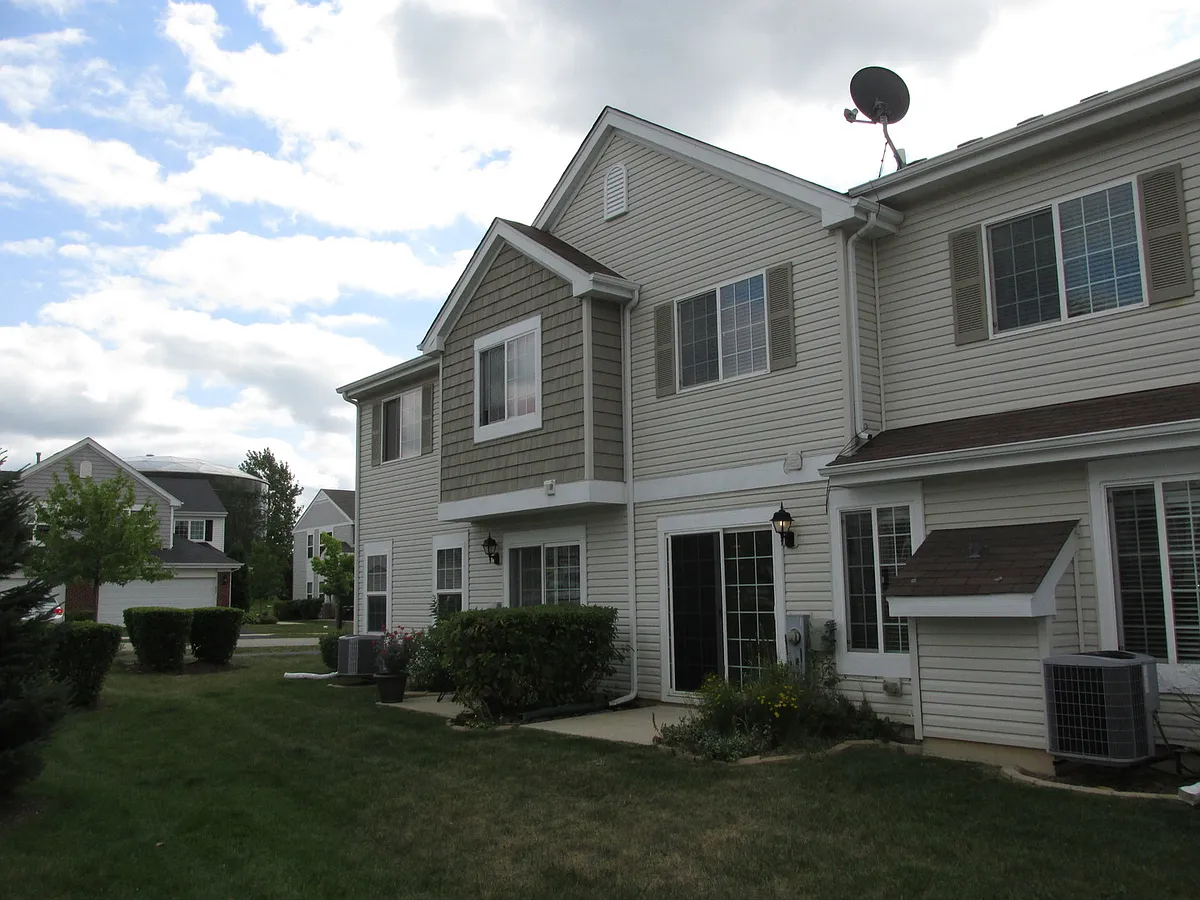Building Photo - 32461 N Rushmore Ave