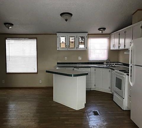 5th image of 946 Bens Ln
