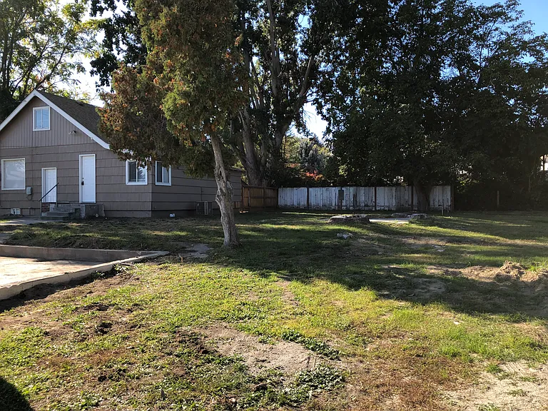 1408 Walnut St — Photo 22