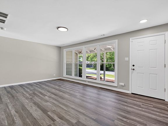 3rd image of 18701 Loras Ln