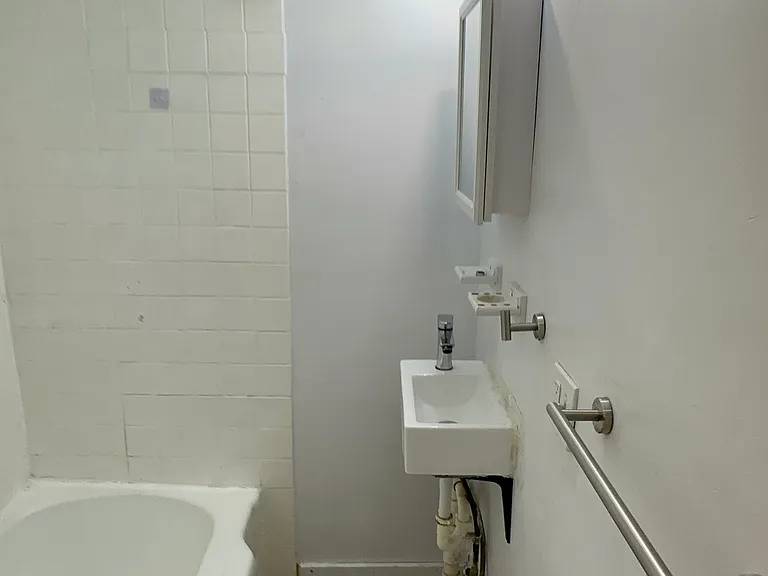 14 Lester St #2L — Photo 9