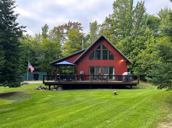 34 Wallace Wood Ln, Saranac Lake, NY 12983