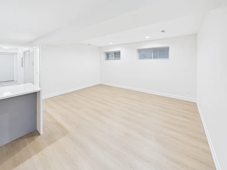 2421 W Lexington St #G — Photo 22