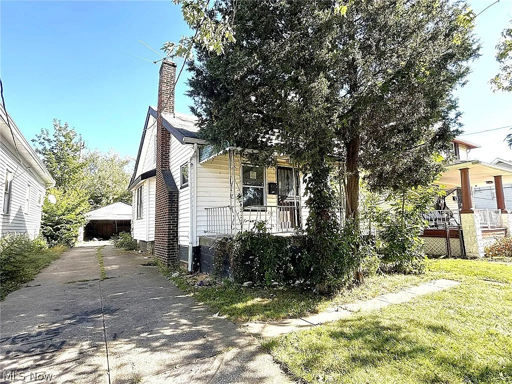 4115 E 146th St photo 1