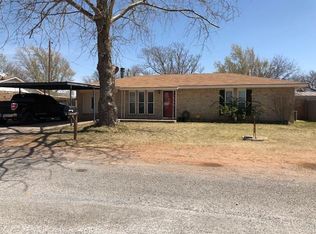 307 S 13th St, Arapaho, OK 73620