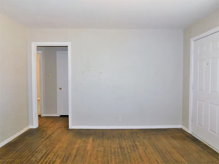 2212 Denison St — Photo 5