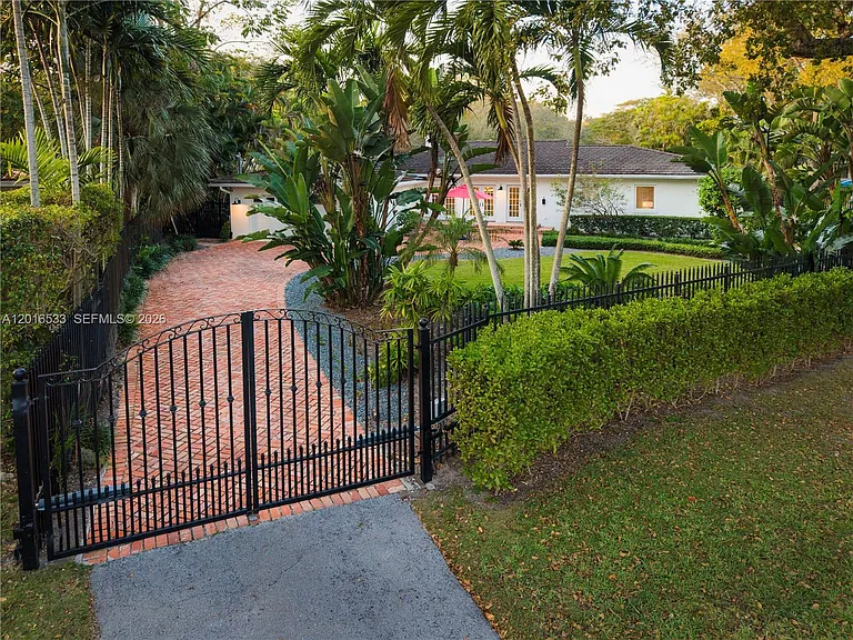 600 San Lorenzo Ave — Photo 49