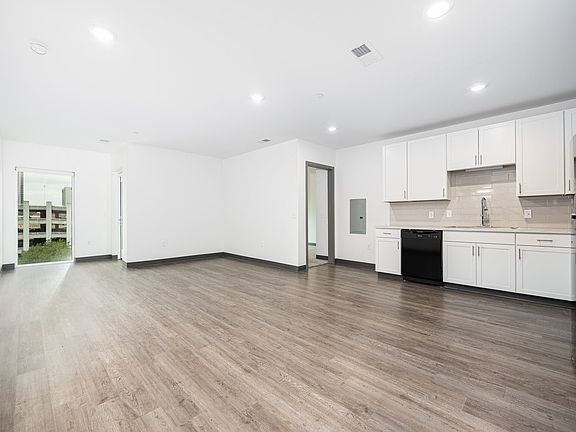 3rd image of 10 N Grant Ave #0