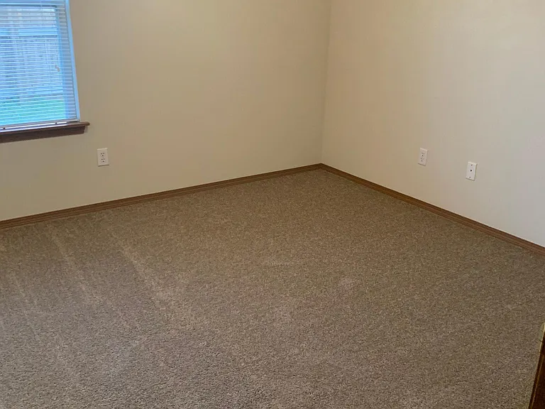 317-319 E Southern Trace Dr — Photo 9