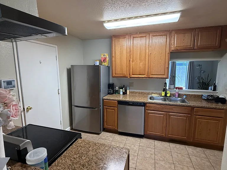 818 Portugal Way — Photo 11