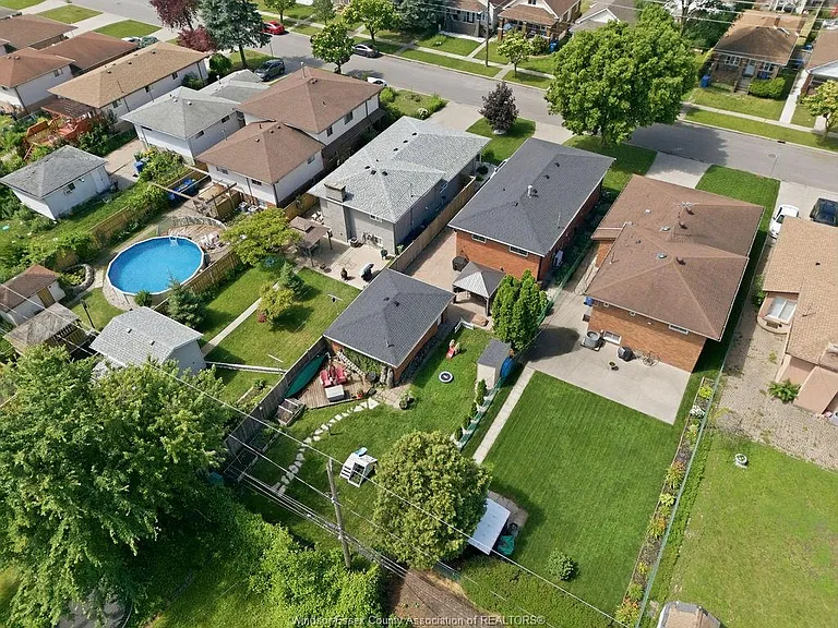 1646 Langlois Ave — Photo 44
