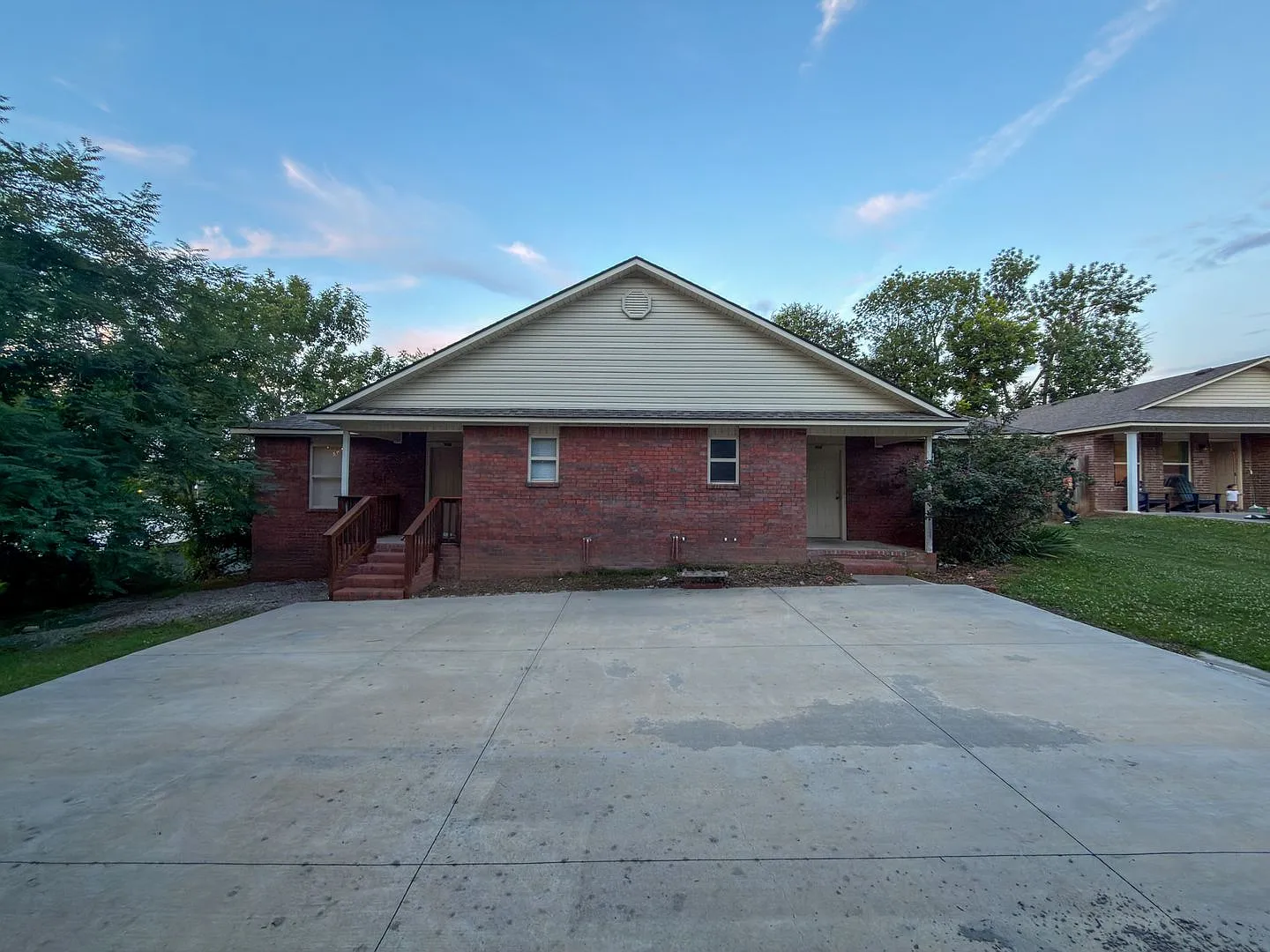 * Half-Off First Month's Rent * Spacious, Fully Electric Duplex - 2 Bedroom, 2 Bathroom, 1121 SQFT — Photo 2