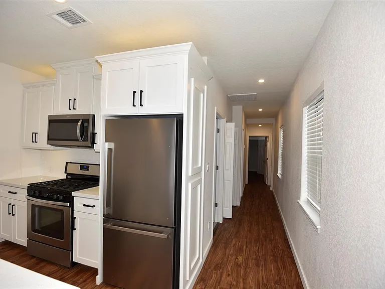 4322 Allen St — Photo 16