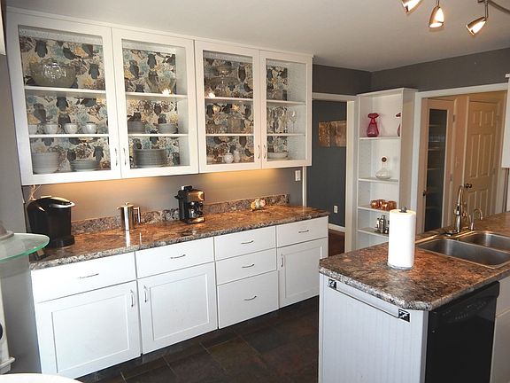 5th image of 2 Lakeview Ln