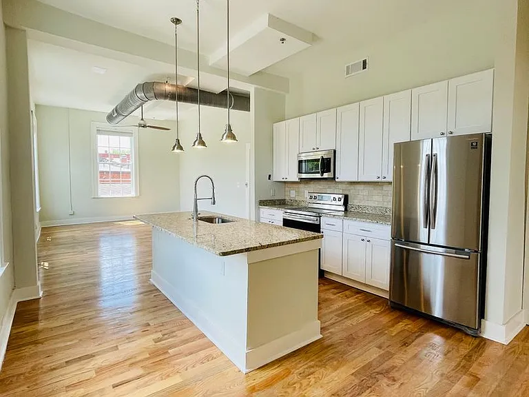 146 E Washington St — Photo 12
