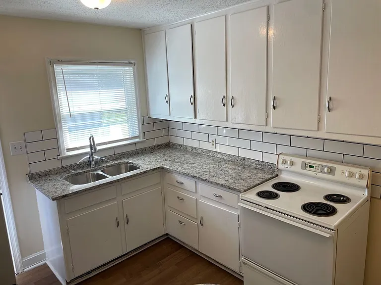 2918A & B Archdale Rd — Photo 16