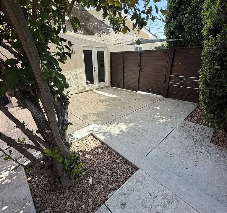 6024 Lindley Ave