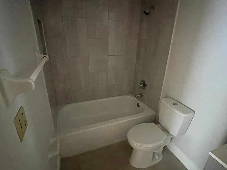 1918 Crystal Grove Dr #1918 — Photo 13