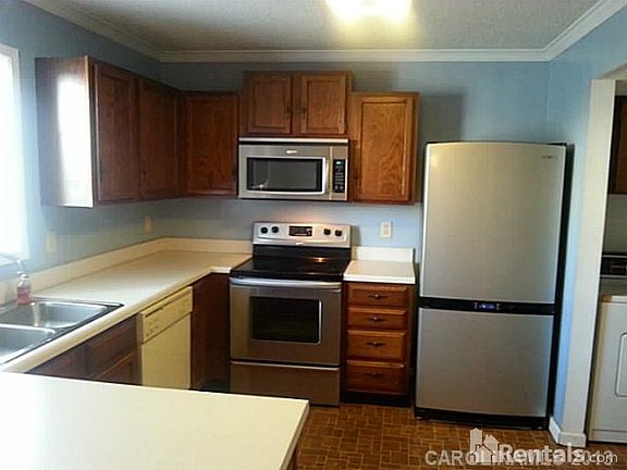 3rd image of 7602 Holly Grove Ct