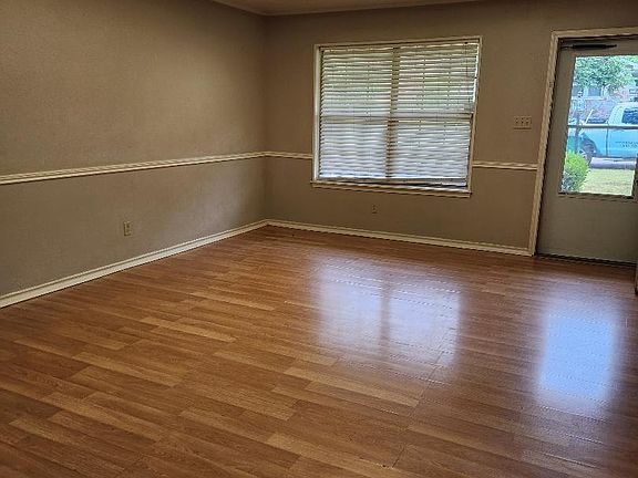4th image of 701 W 39th St