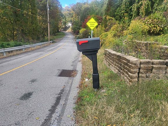 Exterior Neighborhood (street photo)