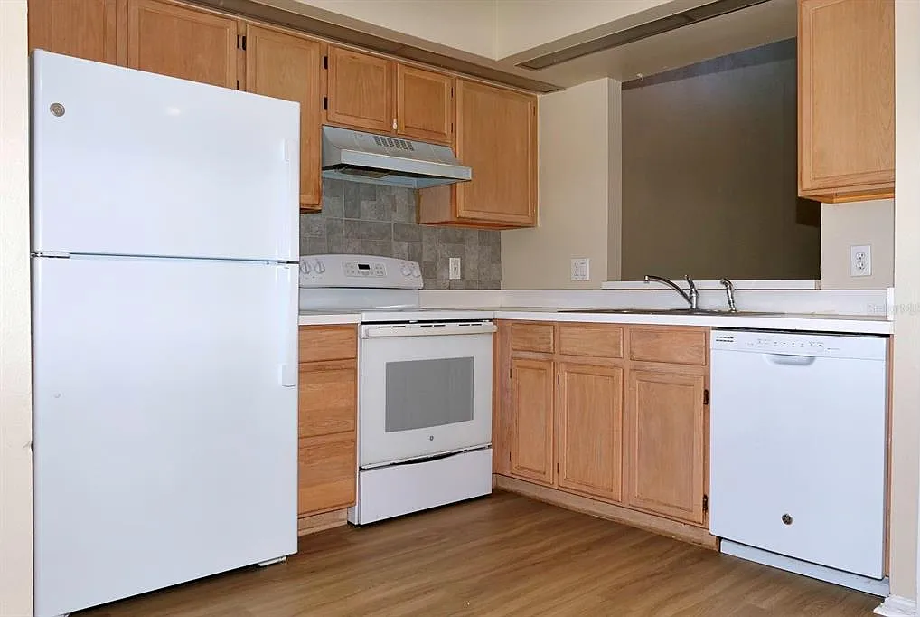 3 bed, 2.0 bath, 1388 sqft, $2,045 — Photo 4