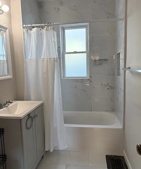 129 Pleasant St #3 — Photo 1