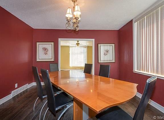 5th image of 823 N Knox Ct