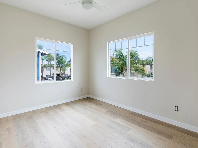 1345 Holly Ave — Photo 13