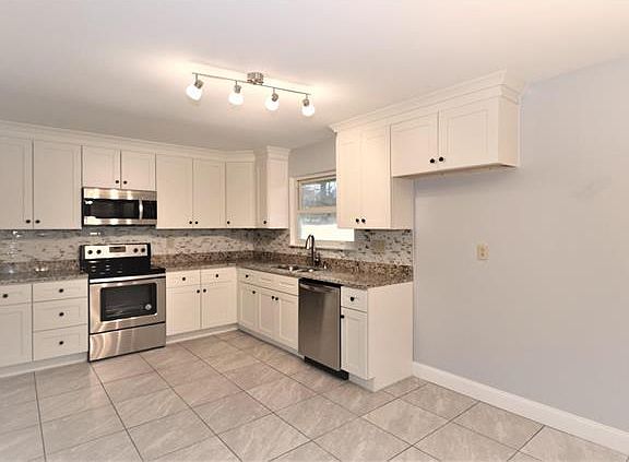 4th image of 6128 Claymont Dr