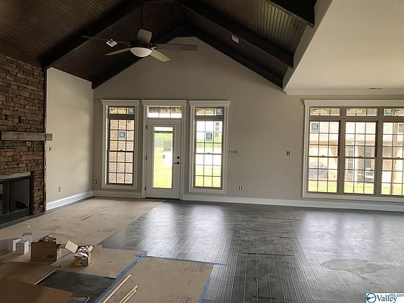 5th image of 22 Rolling Brook Dr