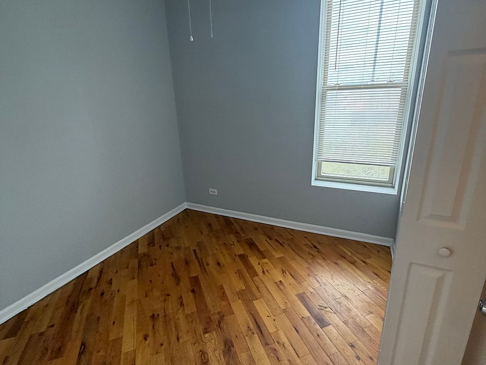 1st image of 2301 S Ridgeway Ave