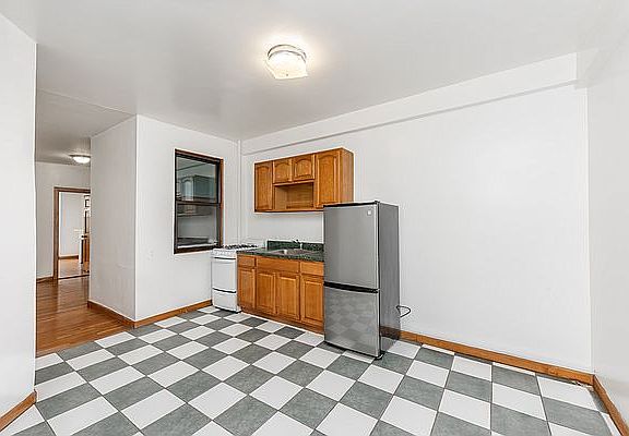 5th image of 1586 York Ave APT 5