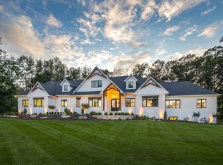 2411 Loxley Ct, Suamico, WI 54173