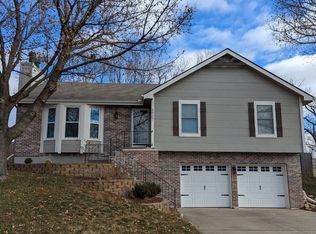 6907 T Gabbert Dr, Pleasant Valley, MO 64068