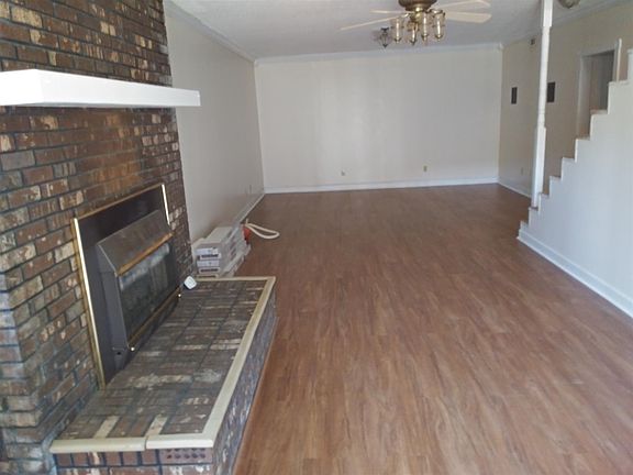 2nd image of 194 Pinewood Ln