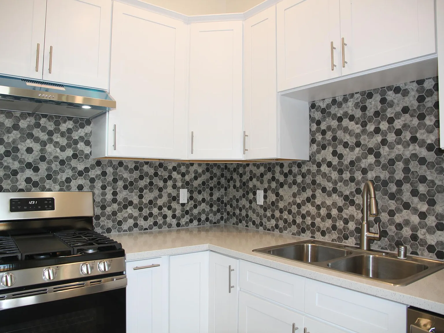 728 W Vassar Ave — Photo 2