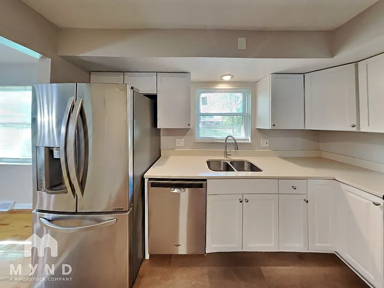 5621 Oakmont Dr — Photo 3