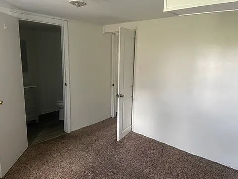 1092 Greentree Rd — Photo 10