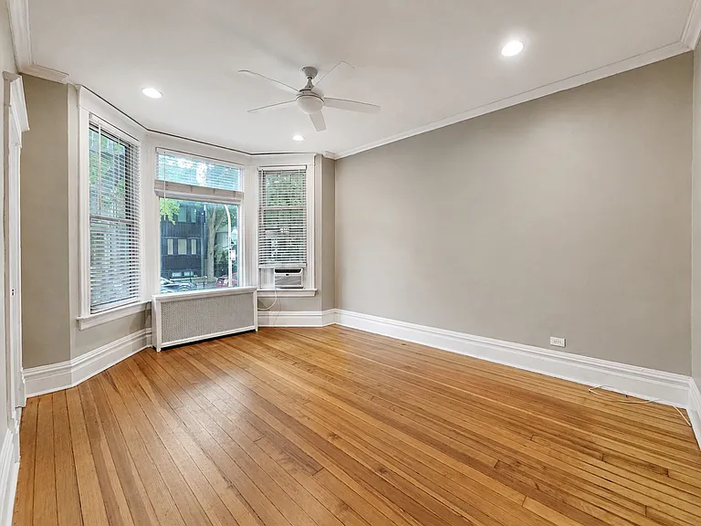 3722 N Bosworth Ave #1F — Photo 2
