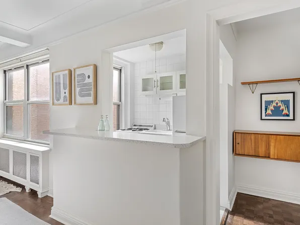 70 Remsen Street image 4 of 7